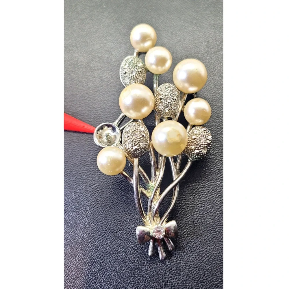 Unbranded Faux Pearl Rhinestone Bouquet Brooch Silver Tone Vintage Style‎ FAIR